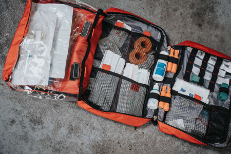 La trousse de secours canine pour des vacances sans stress